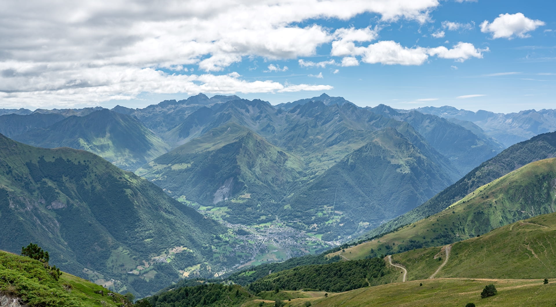 Vallée de Luz depuis le Viscos